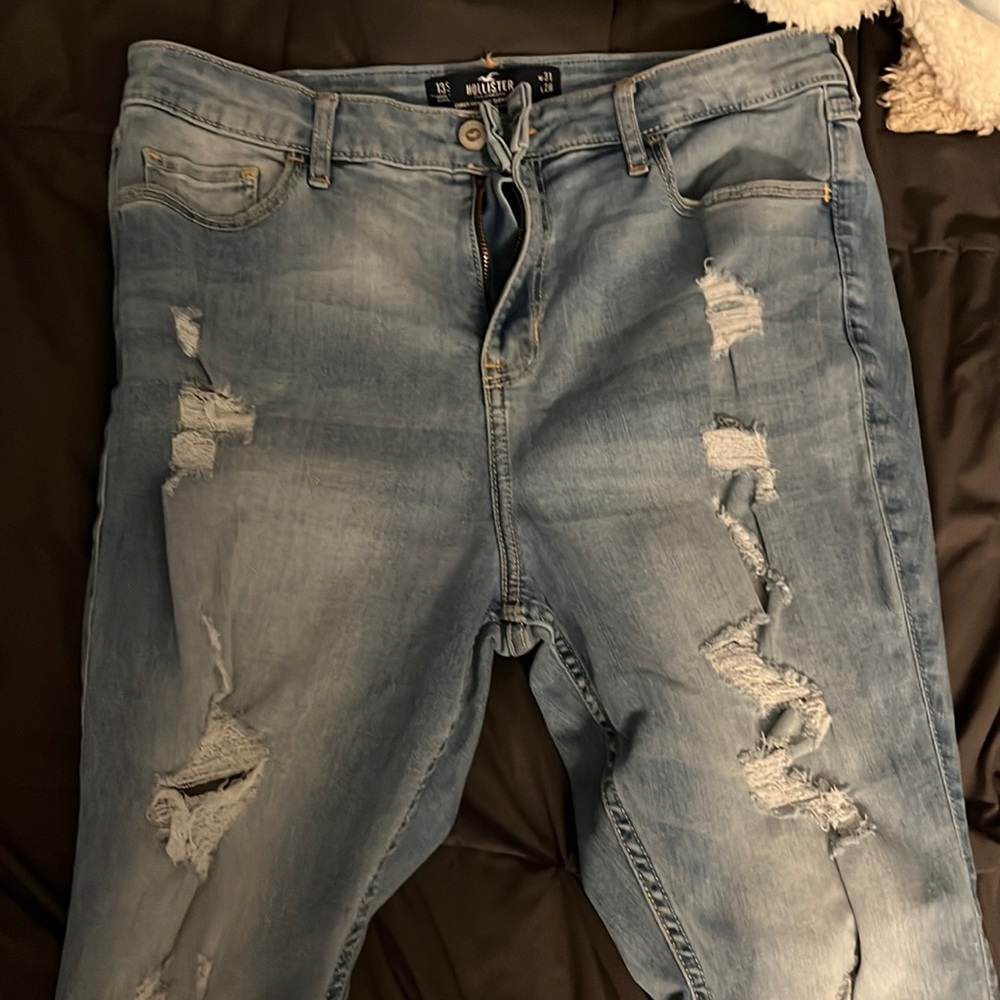 Hollister Distressed Women’s Jeans